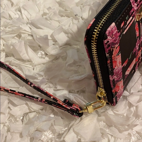 Betsey Johnson Floral Large Zip Around Wallet NWT - Picture 3 of 7